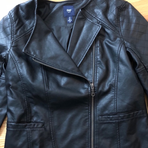Size Small leather jacket from Gap. Worn only once - Picture 2 of 3